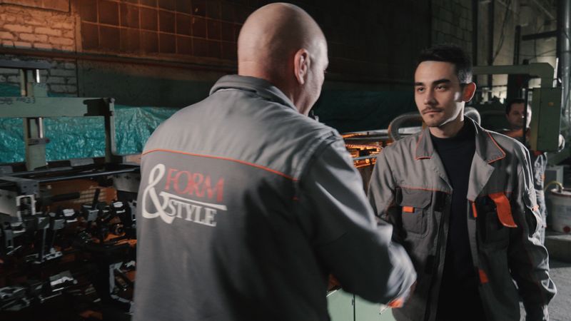 Компания Форма Стиль - российский производитель столешниц и стеновых панелей для кухни.